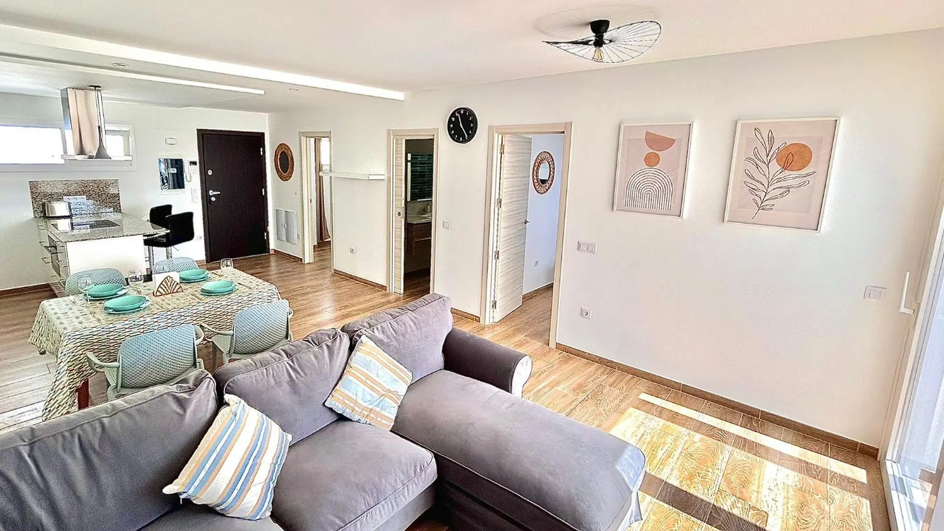 Stunning Sea View Apartment With Big Balcony In The Center Corralejo